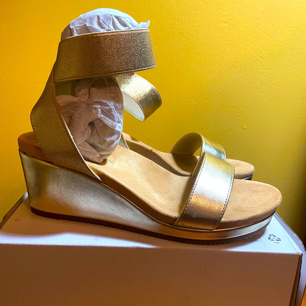 Dream Pairs Glittery Gold Sandals